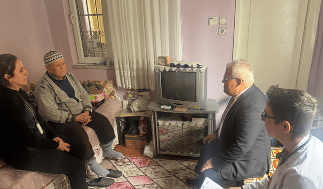 Başhekim Alkaya, yaşlı hastaları evlerinde ziyaret etti