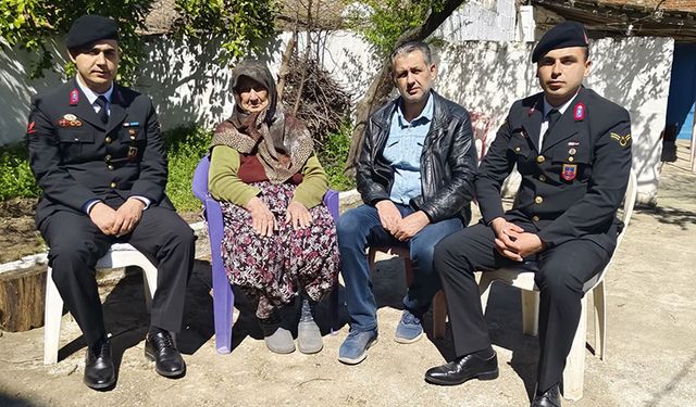 Jandarma ekipleri gazi ailelerini unutmadı