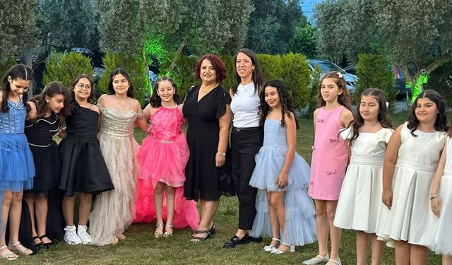Sevgi Öğretmen'e öğrencilerinden unutulmaz veda