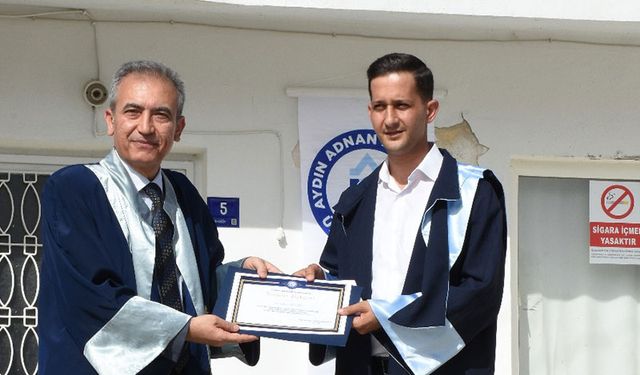 Aydınlı Emre Çelebi  üçüncü üniversitesini birincilikle bitirdi!