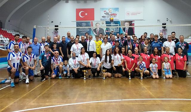 15 Temmuz Voleybol Turnuvası'nda şampiyonlar belli oldu
