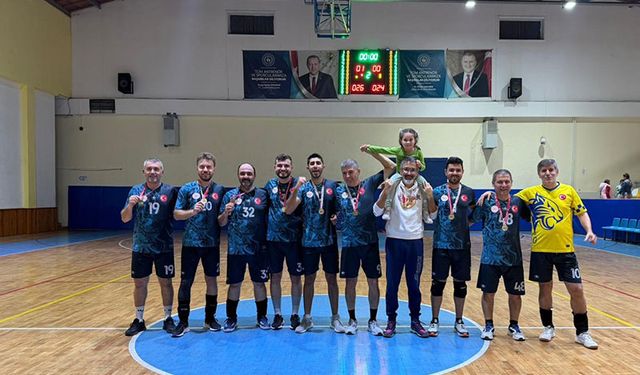 İl Sağlık Müdürlüğü Voleybol Takımı Aydın’da şampiyon oldu