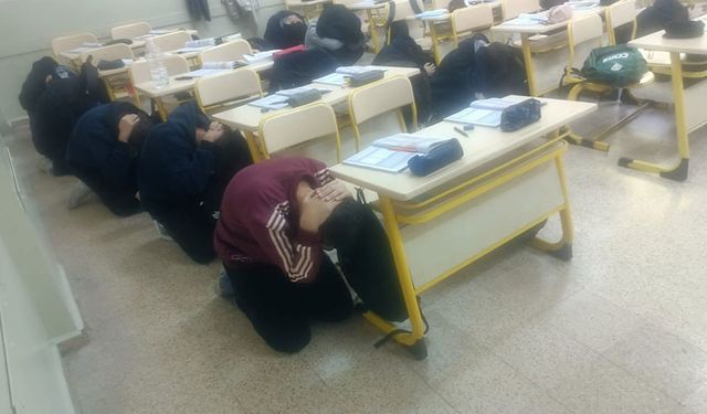 Lise öğrencilerine deprem tahliye tatbikatı
