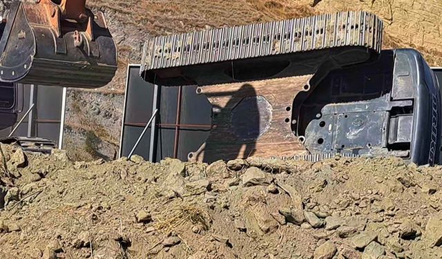 Aydın’da  iş makinesi devrildi