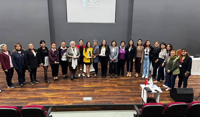 Didim, kadına yönelik şiddete karşı tek yürek oldu