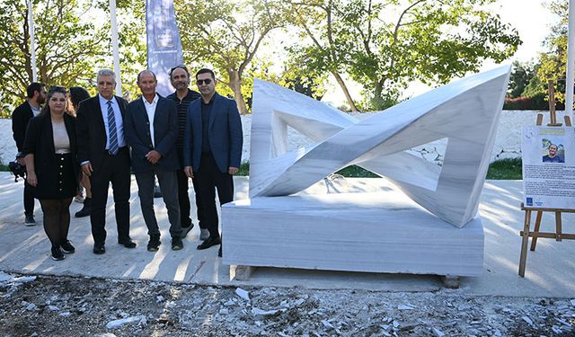 Kuşadası’nda mermer bloklar ‘Adalet’ temasıyla şekillendi