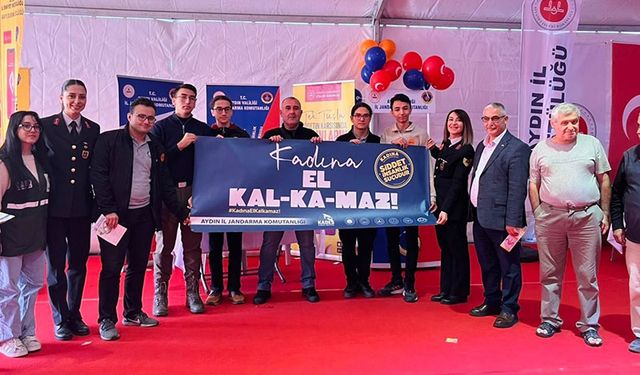 Jandarma,  meydanda  vatandaşları bilgilendirdi