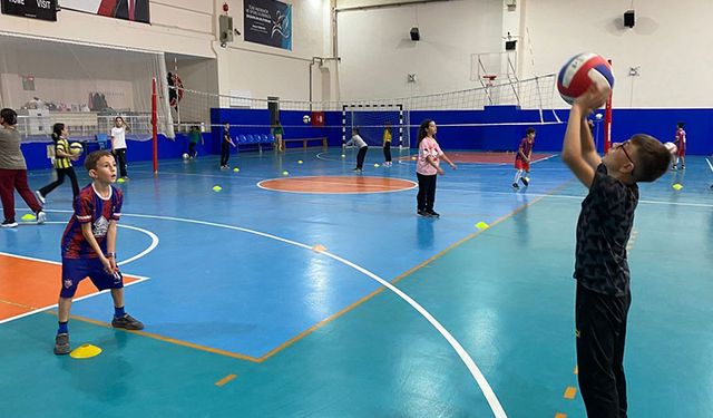 Aydın’da minikler, spor alışkanlığı kazanıyor