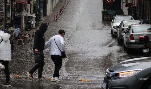Aydın’da  yollar göle döndü