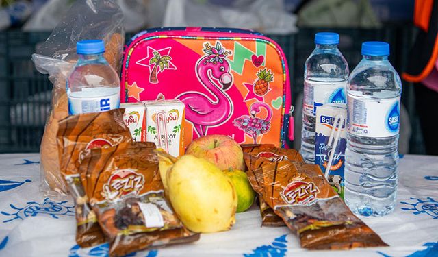 Kuşadası’nda beslenme çantalarını belediye dolduruyor