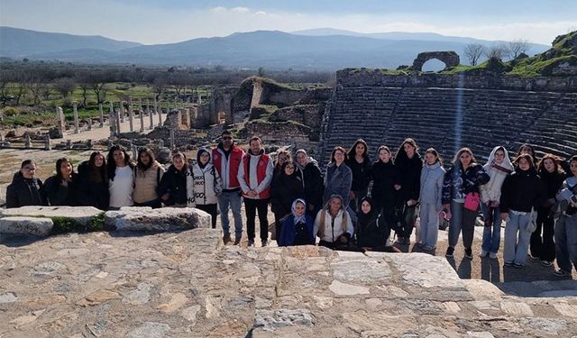 Gençler, tarih dolu bir gün geçirdi