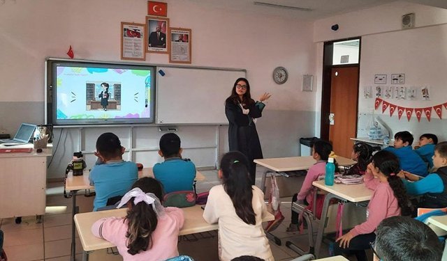 Öğrenciler avukatlık mesleğini tanıdı