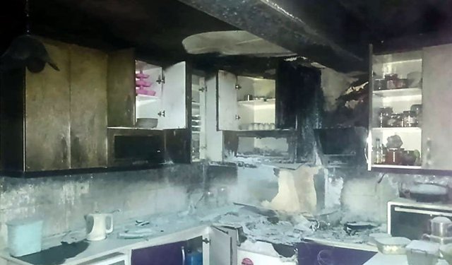 Su içmek için uyandı, alevlerle burun buruna geldi