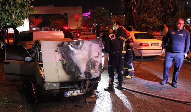 Aydın’da park halindeki otomobil küle döndü