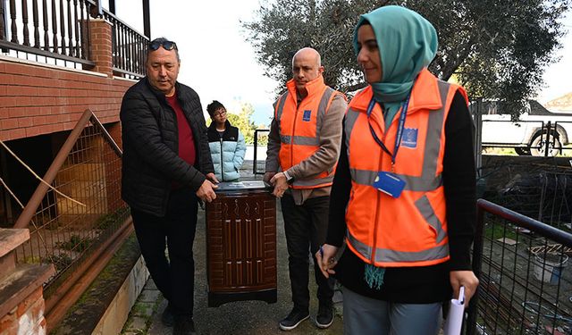 Kuşadası’nda evler dayanışma ile ısınıyor