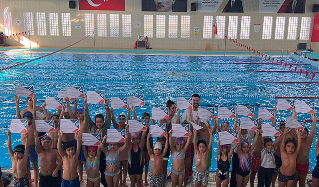 Aydın'da 2 ayda 200 çocuk yüzme öğrendi
