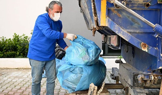 Kuşadası'nda geri dönüştürülebilir atıklar toplandı