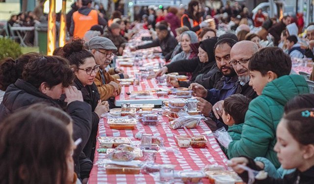 Kuşadası Belediyesi iftar günleri Güzelçamlı Mahallesi ile devam etti