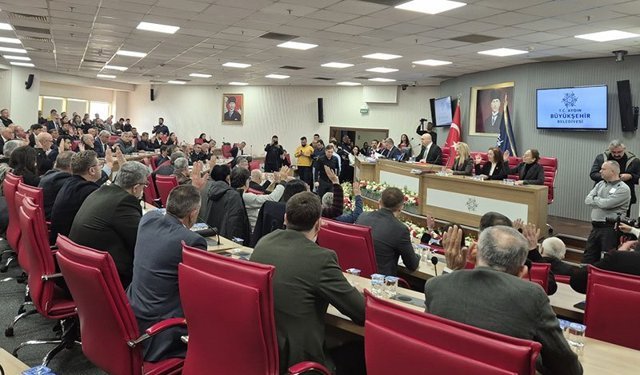 Büyükşehir Belediye meclisinde yatırım ve borçlanma tartışması