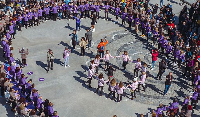 Kuşadası'nda Kadınlar Günü coşkuyla kutlandı