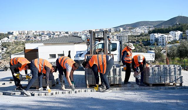 Kuşadası Belediyesi’nden kent genelinde kesintisiz yol mesaisi