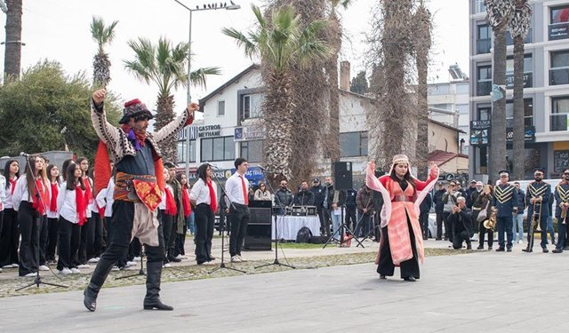 Kuşadası’nda Çanakkale Deniz Zaferi’nin 111. Yılı kutlandı