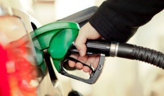 Akaryakıta bu gece çifte zam