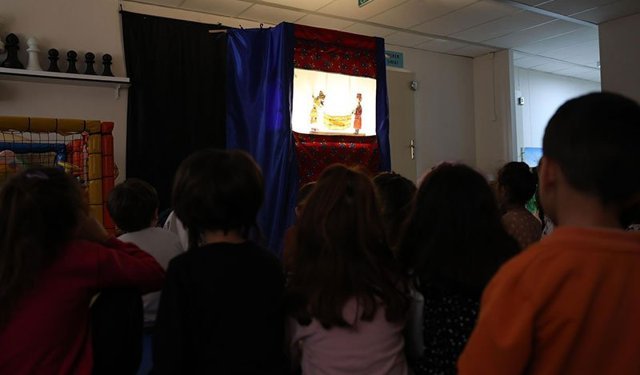 Didim Belediyesi minikleri Hacivat ve Karagöz ile buluşturdu