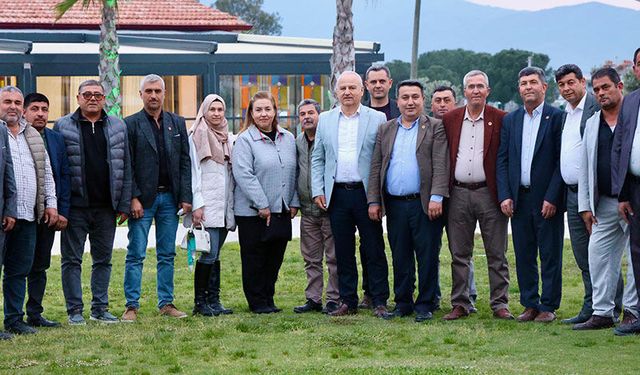 Başkan Kıvrak mahalle muhtarlarıyla bir araya geldi