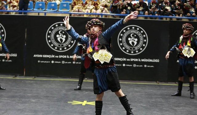 Aydın'da halk oyunları şöleni yaşandı
