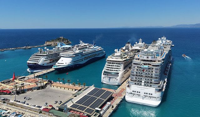 Kuşadası’na  4 kruvaziyer ile 9 bin turist geldi