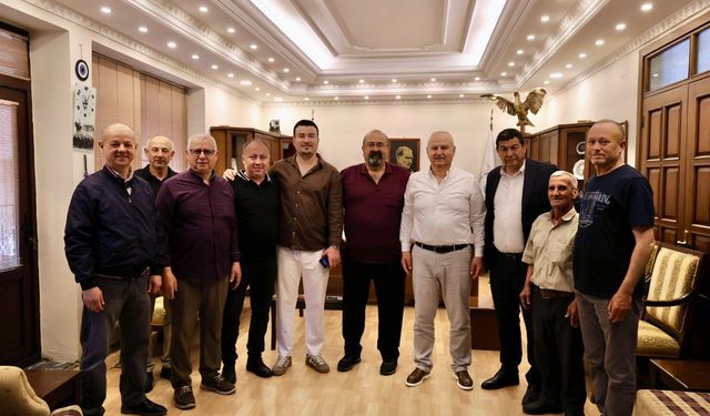 Başkan Kıvrak bayram sevincini hemşehrileriyle paylaştı