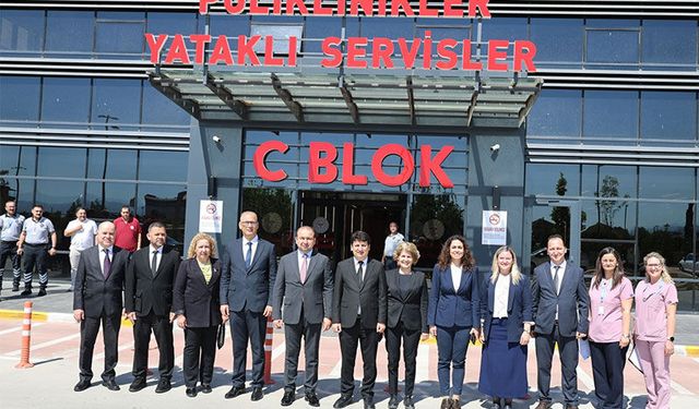 Aydın İl Sağlık Müdürü Şenkul'dan hastalara ve personele bayram ziyareti