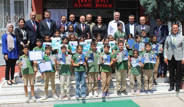 Aydın'da 190 bin öğrenci karne aldı