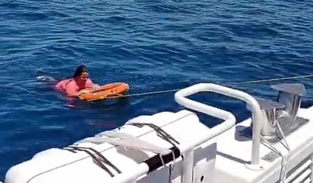 Denizde sürüklenen kadın son anda kurtarıldı