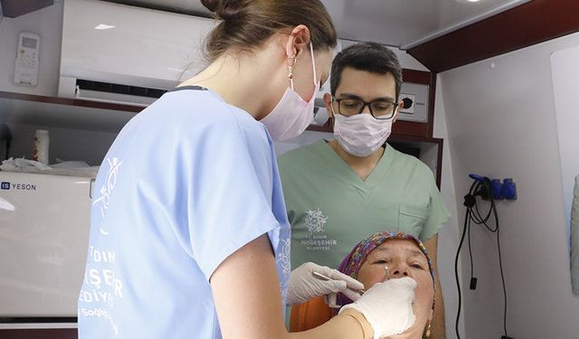 Mobil diş klinikleri Germencik ve Koçarlı'da vatandaşlarla buluştu