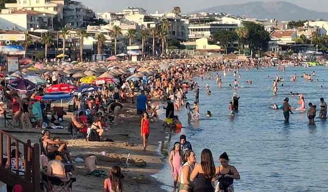 Didim sahillerini tatilciler doldurdu