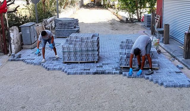 Efeler Belediyesi yol çalışmalarına devam ediyor