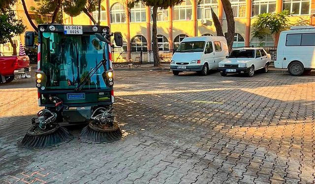 Efeler’in tarihi çarşılarında kapsamlı temizlik seferberliği