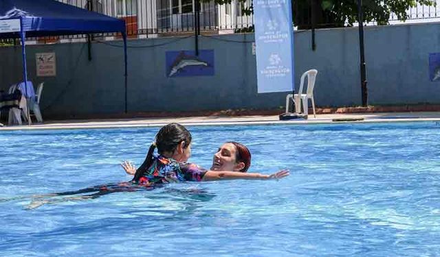 Otizmli çocuklar yüzmeyle güçleniyor