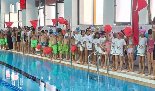 İki ayda 200 öğrenci yüzme öğrendi