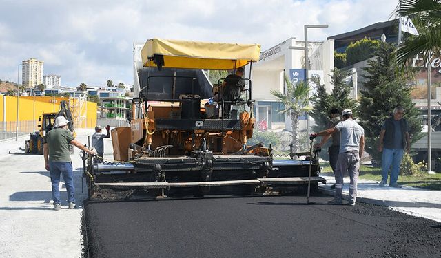 Kuşadası Belediyesi’nden Değirmendere’de asfalt mesaisi