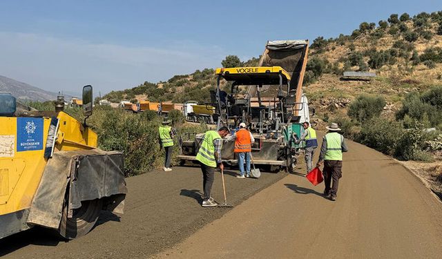 Aydın’ın 17 ilçesinde yol çalışmaları sürüyor