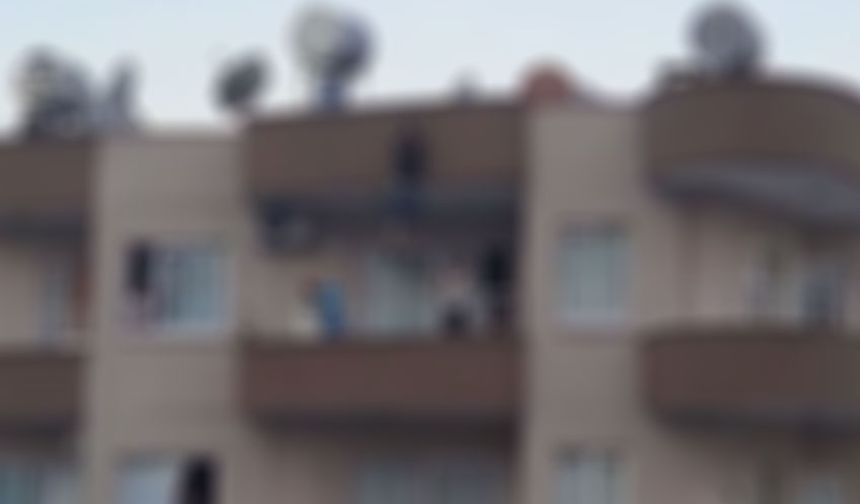 Üç çocuk annesi kadın balkondan atlayarak yaşamına son verdi