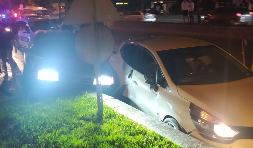 Aydın'da polisin dur ihtarına uymayan araç kaza yaptı: 3 gözaltı