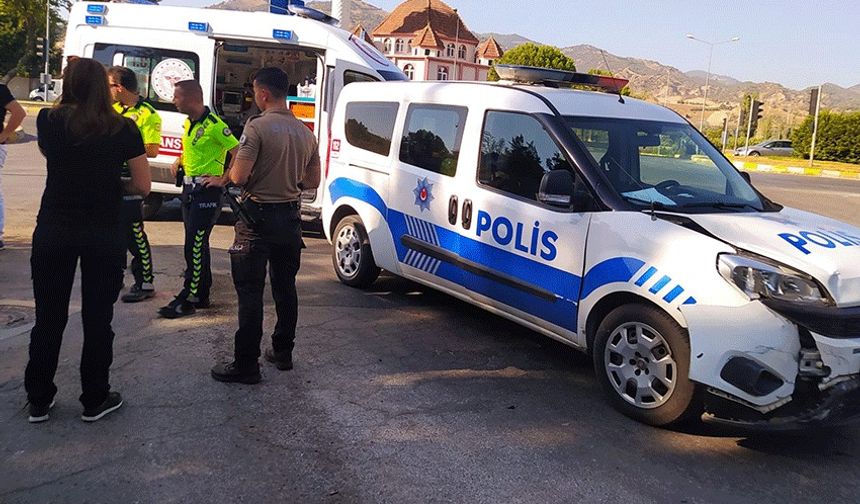 Aydın'da polis aracıyla motosiklet çarpıştı