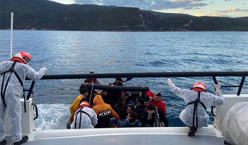 Kuşadası açıklarında 21 düzensiz göçmen kurtarıldı