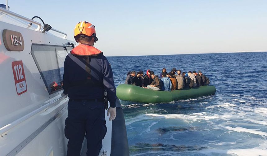 Didim açıklarında 21 düzensiz göçmen kurtarıldı