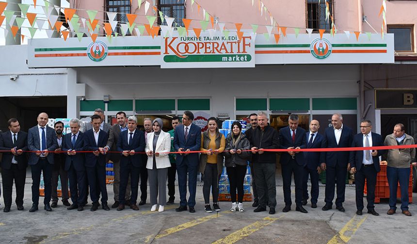 Karacasu'da Tarım Kredi Kooperatif Marketi açıldı