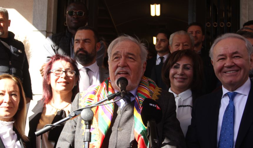 İlber Ortaylı, Söke'de isminin verildiği kütüphaneyi açtı